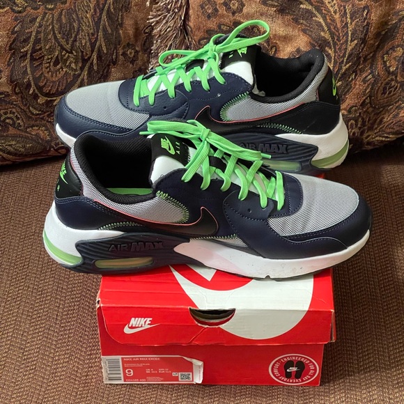100% Auth Nike Air Max Excee Sneakers - Picture 5 of 12